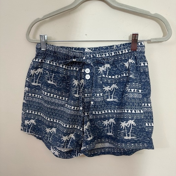 Styleme Pants - Styleme sm shorts boho look in a blue and white. A textured fabric